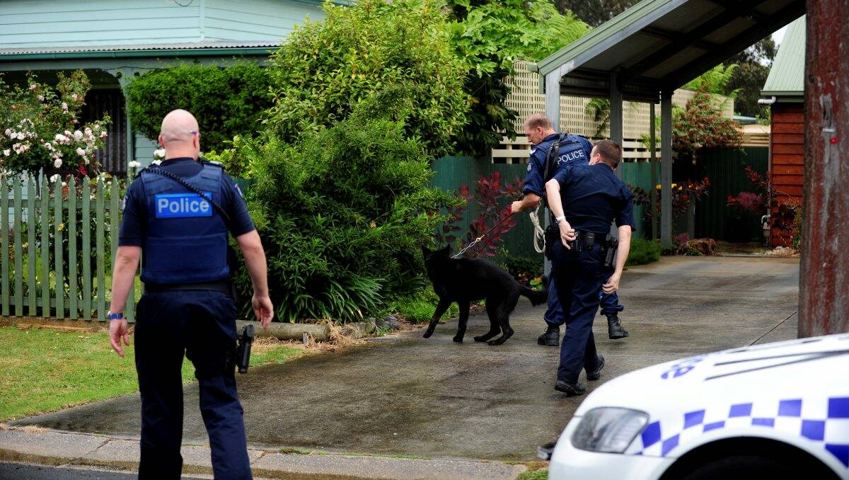 Police close in on suspect during manhunt in Ballarat East. PIC: Jeremy Bannister