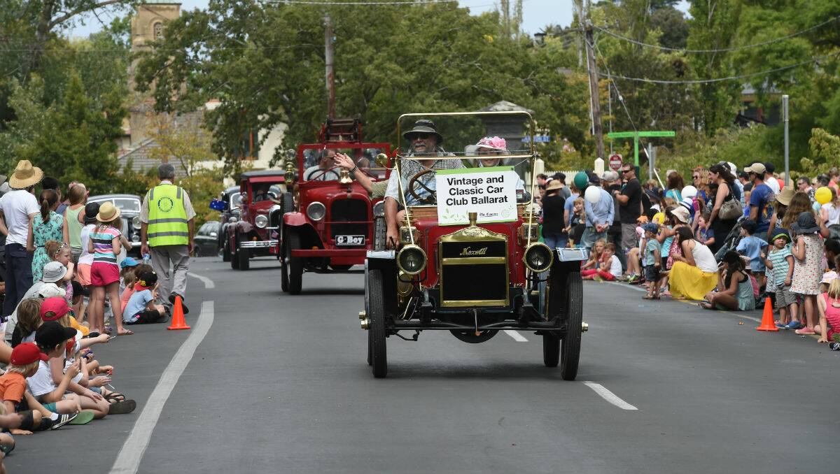 Vintage and Classic Car Club at The Courier Begonia Parade. PICTURE: JEREMY BANNISTER