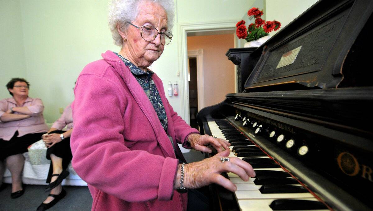 Eyres House resident Dulcie plays the Crown Organ. PICTURE: JEREMY BANNISTER