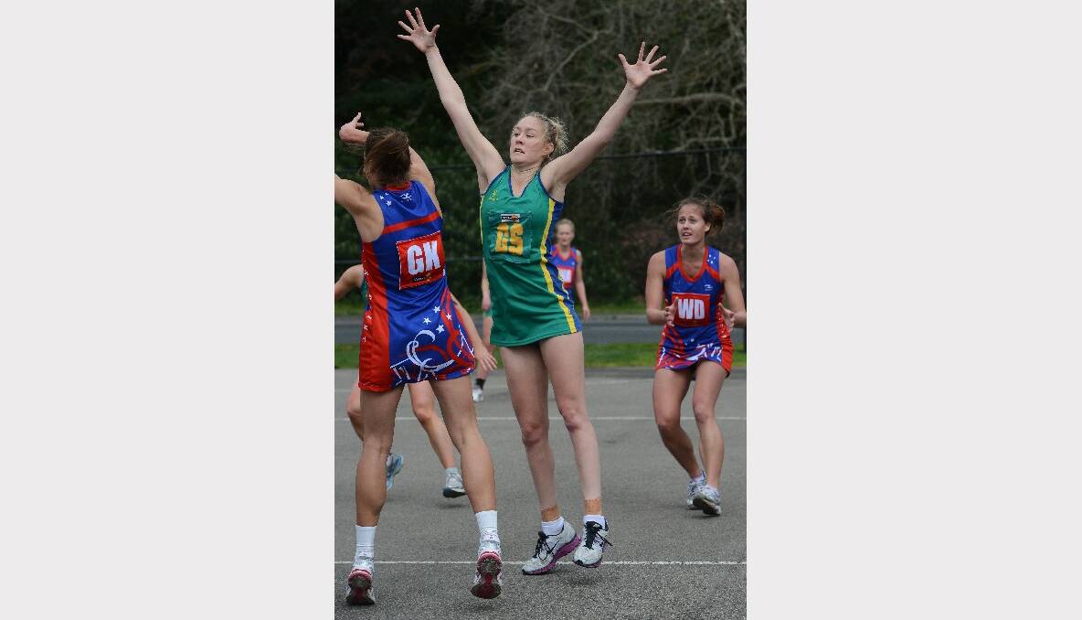 East Point's Eleanor Van Dyk and Lake Wendouree's Laura McDonald. PICTURE: KATE HEALY. 