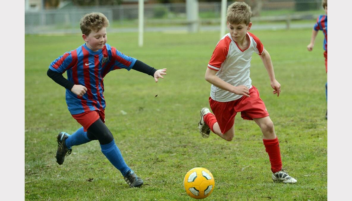 Vic Park Blue's Sam Ogden and Red Devils' Jon Chester in the U/11s. PICTURE: KATE HEALY. 