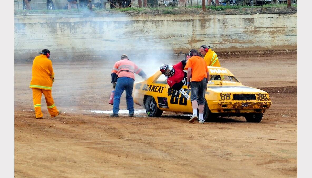 Victorian V8 dirt modified heats at Redline Raceway. PICTURE: JEREMY BANNISTER