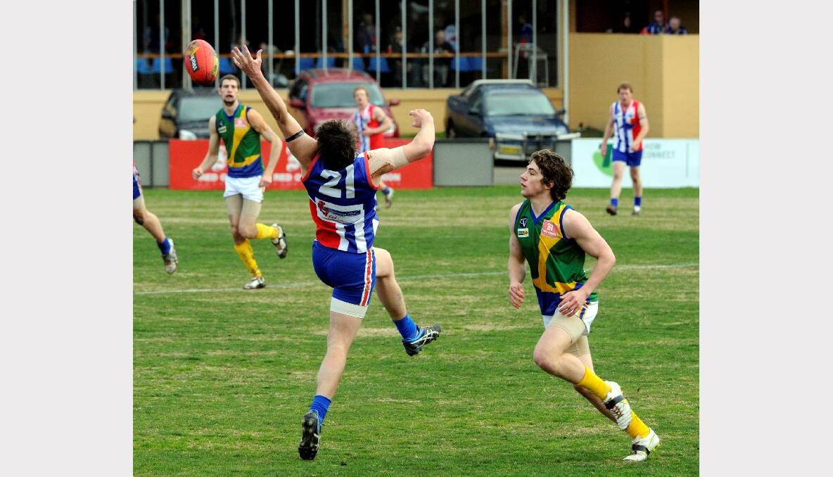 East Point's Brad Whittaker Lake Wendouree's Isaac Kirby. PICTURE: JEREMY BANNISTER. 