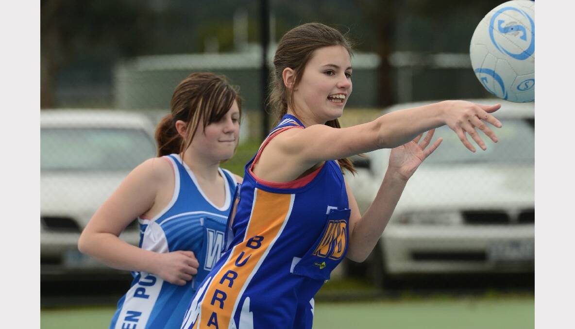 East Point's Tabotha Baldwin and Sebastopol's Caitlyn Ritchie in the U/14s. PICTURE: KATE HEALY. 