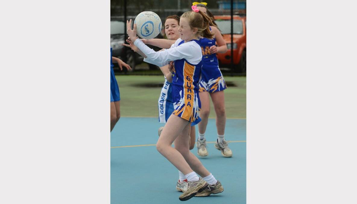 Golden Point's Jenna Baker and Sebastopol's Sarah Collins in the U/14s. PICTURE: KATE HEALY. 