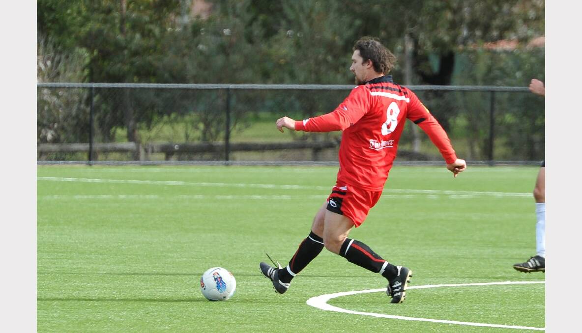 Red Devils' Joshua Romein in the match against Latrobe University. PICTURE: LACHLAN BENCE