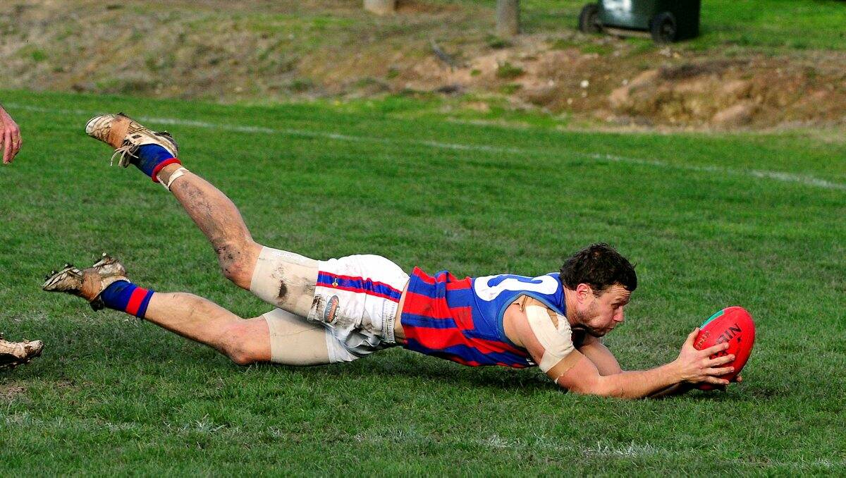 Hepburn full forward Lee Cox has signed a deal with Central Murray club Tooleybuc-Manangatang.