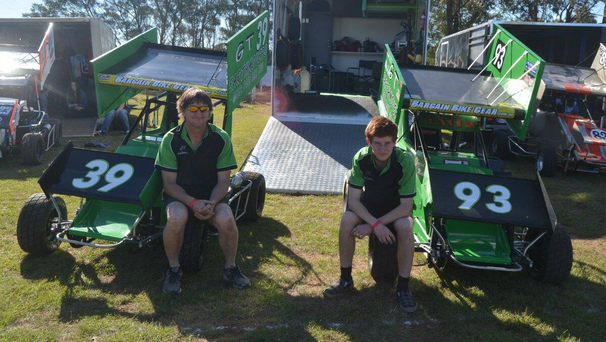 Father and son Gerrard and Jarrod Mabbitt will race against each other at the Victoria Formula 500 Championship this weekend.