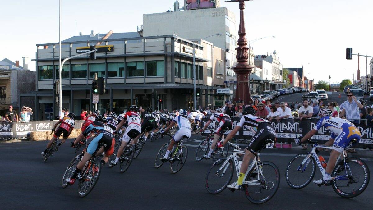 Riders make their way up Sturt Street during the Australian Road Nationals Cycling Championship.