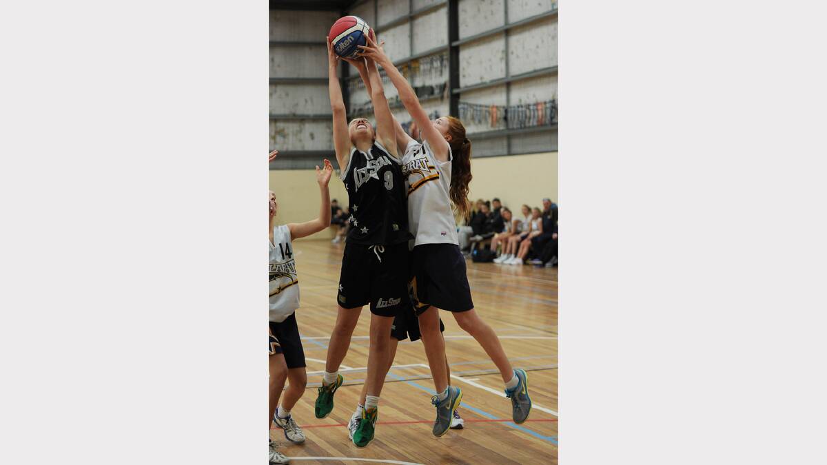 Junior Basketball Tournament - Ballarat Gold V Collingwood 1 u 14Girls. L-R - Rachel Smith - collingwood, Sophie Molan - ballarat