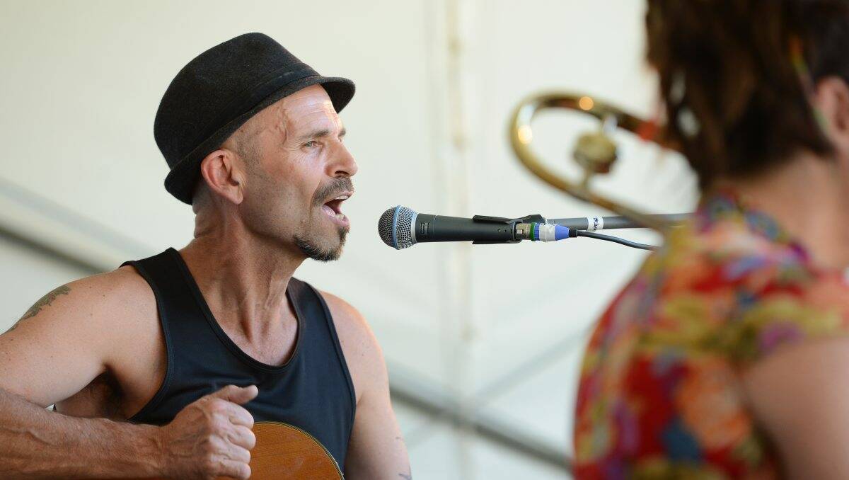  Tony King of Lily & King keeps the crowd entertained during the first Summer Sundays session on Sunday. PICTURE: ADAM TRAFFORD 