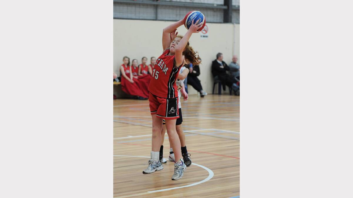 Girls  U12 B1 - Ballarat Gold v Eltham @ The Arch Complex. Abby Collins - eltham PHOTO:ADAM TRAFFORD