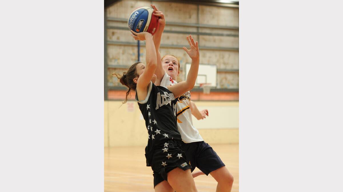 Junior Basketball Tournament - Ballarat Gold (white) V Collingwood 1 (black) 14GA1. @ Arch Complex Court 8. Nell Morris-Dalton - collingwood, Sophie Molan - ballarat
