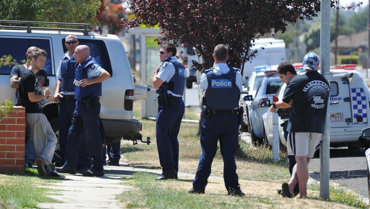 More than a dozen poilice officers swooped on the property in Gillies St, Wendouree yesterday. PICTURE: LACHLAN BENCE 