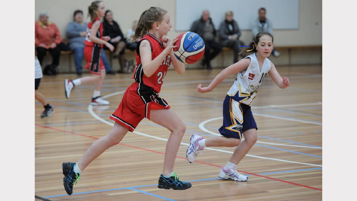 Girls  U12 B1 - Ballarat Gold v Eltham @ The Arch Complex. Gabriella Vincent - eltham, Elissa Dunn - ballarat PHOTO:ADAM TRAFFORD