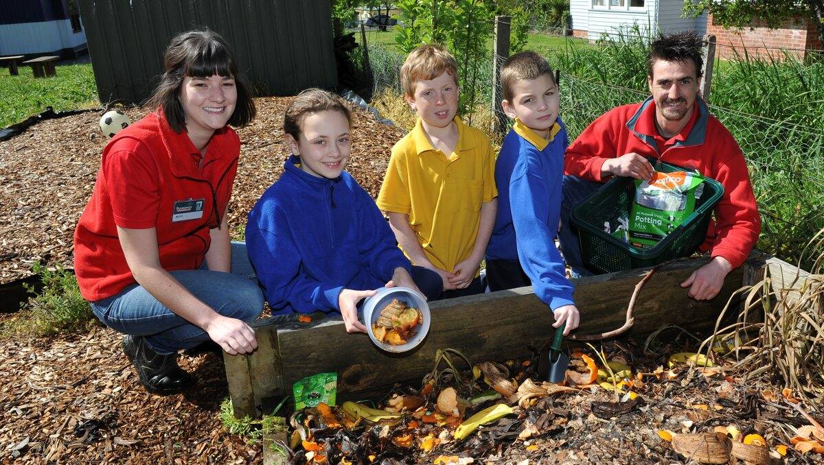 GREEN THUMBS: Bunning’s team members Alice Stevenson and Glenn Sullivan with Linton Primary School pupils Imogen Ross, 9, Bailey Paul, 9, and Elijah Young, 8. PICTURE: LACHLAN BENCE