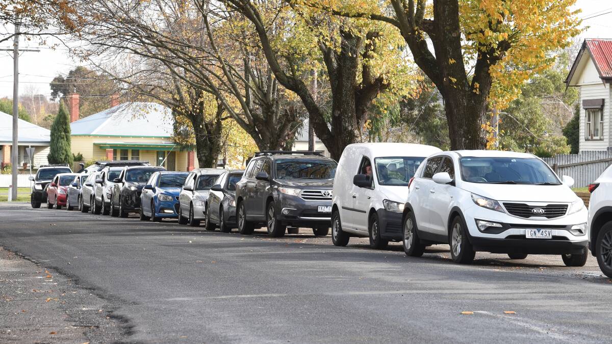 Cars line up for the 4Cyte Pathology testing site on Thursday morning. Picture: Kate Healy