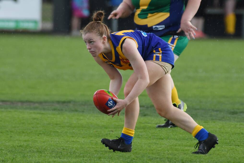 Kiara Dowie looks for an option against Lake Wendouree at the weekend. Picture: Kate Healy