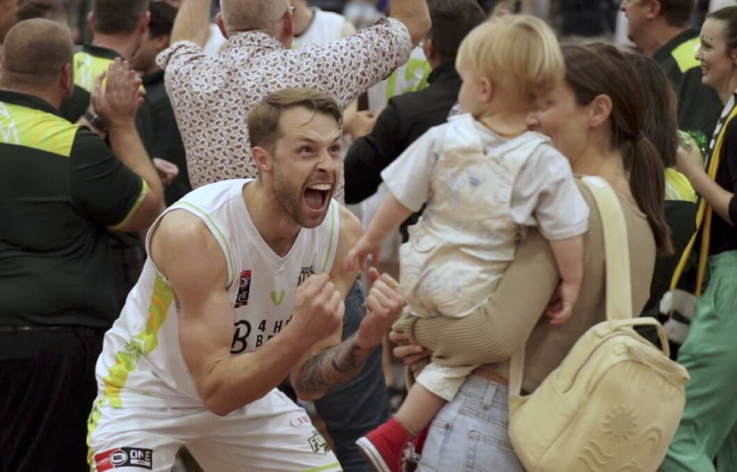 Nathan Sobey celebrates his NBL1 triumph with wife CC and son Oakley. Picture by Rob Bibby