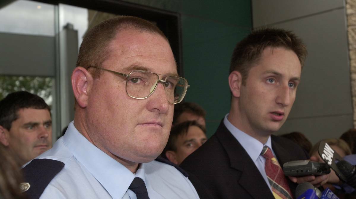 Senior station officer Simon Scharf (left) at the Geelong Courts during the 2002 Linton bushfire inquest.