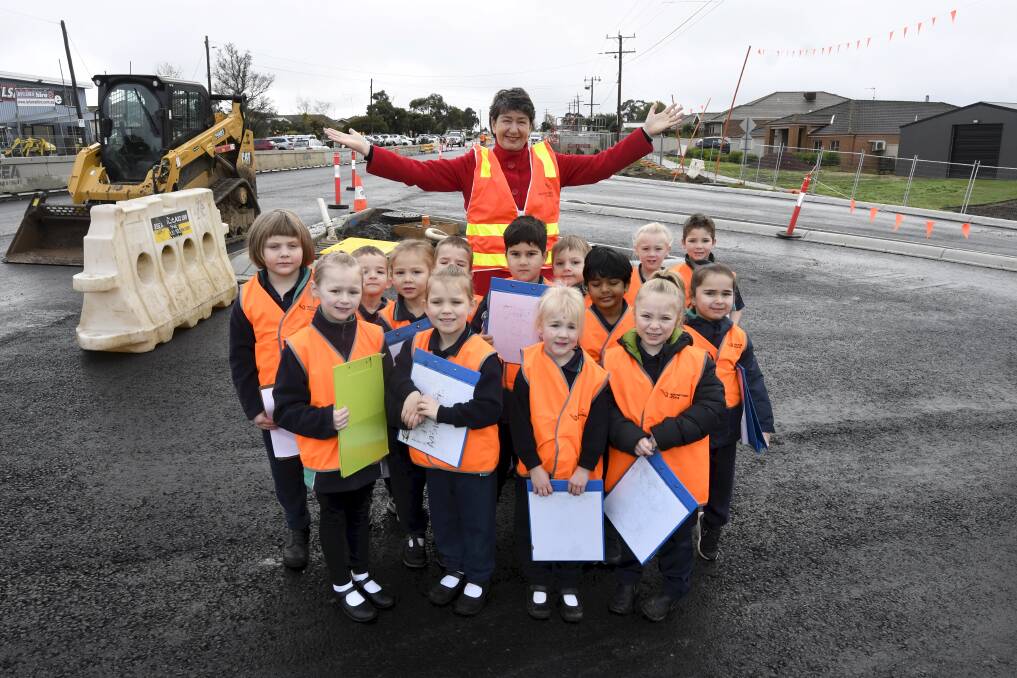 SAFTEY: Magpie Primary School prep pupils with Buninyong MP Michaela Settle at Docwra Street. Picture: Lachlan Bence.