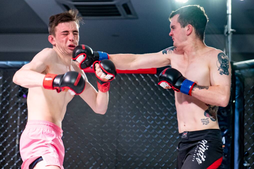 Michael Alsop in action in his recent win against Mitch Gandolfo. Pictures by Dog of War Photography.