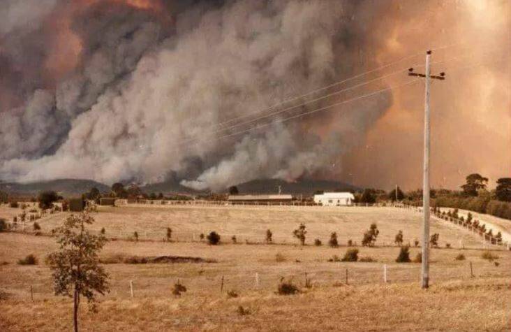 Smoke billowing from the Wombat State Forest in violent swirling winds at Greendale on 8 January 1983. Picture supplied.