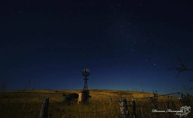 PIC OF THE DAY: @doona66 "#ballarat #night #canon80d #photography #ilovephotography #visitballarat #theballaratlife #nightphotography #stars #windmill"