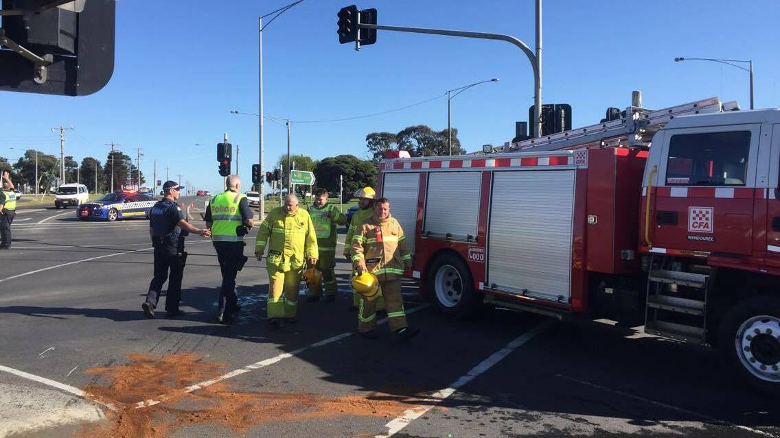 Wendouree intersection closed after crash