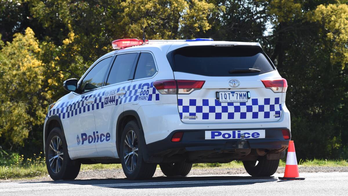 Ballarat's 'Bonnie and Clyde' fugitives arrested after Mercedes stuck in bushland
