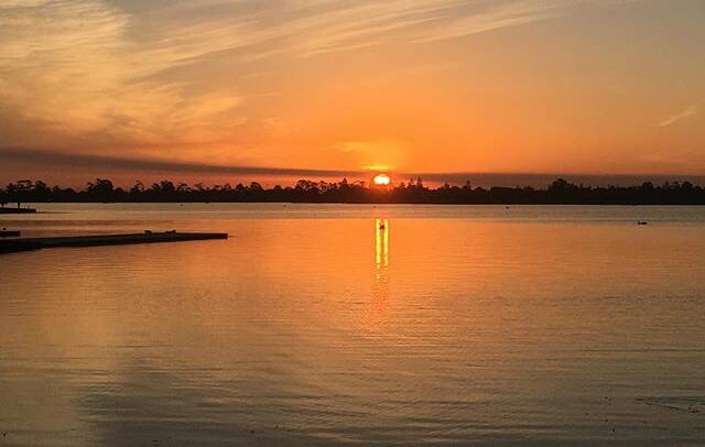 PIC OF THE DAY: @craigtag "Easter sunset #ballarat #lakewendouree #nofilter"