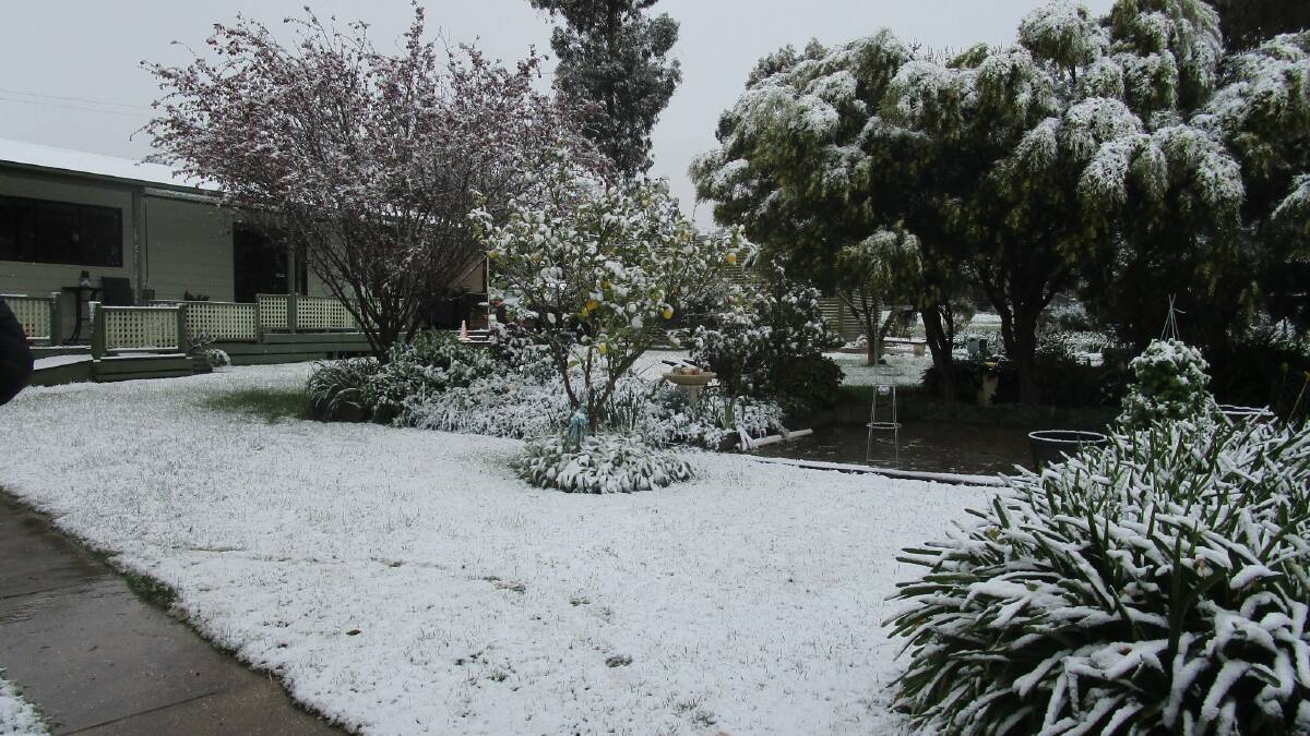 Heavy snow falls in Ballarat in late September