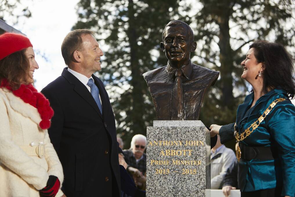 IN VIEW: Sculptor Linda Klarfeld, former Prime Minister Tony Abbott and Ballarat mayor Samantha McIntosh with the new bust. Picture: Luka Kauzlaric