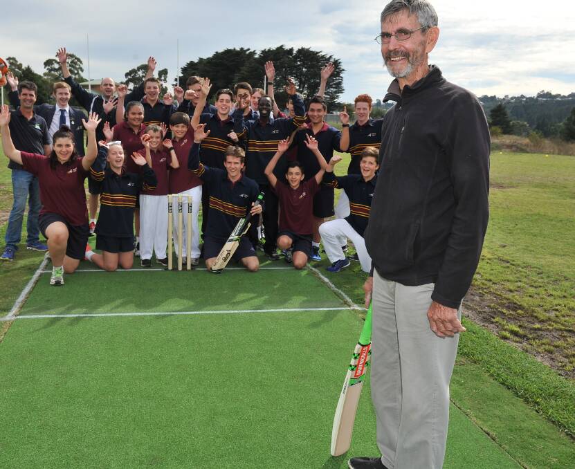 AT THE CREASE: Former Australian Test vice-captain Ian Redpath with Ballarat Christian College pupils. Picture: Lachlan Bence