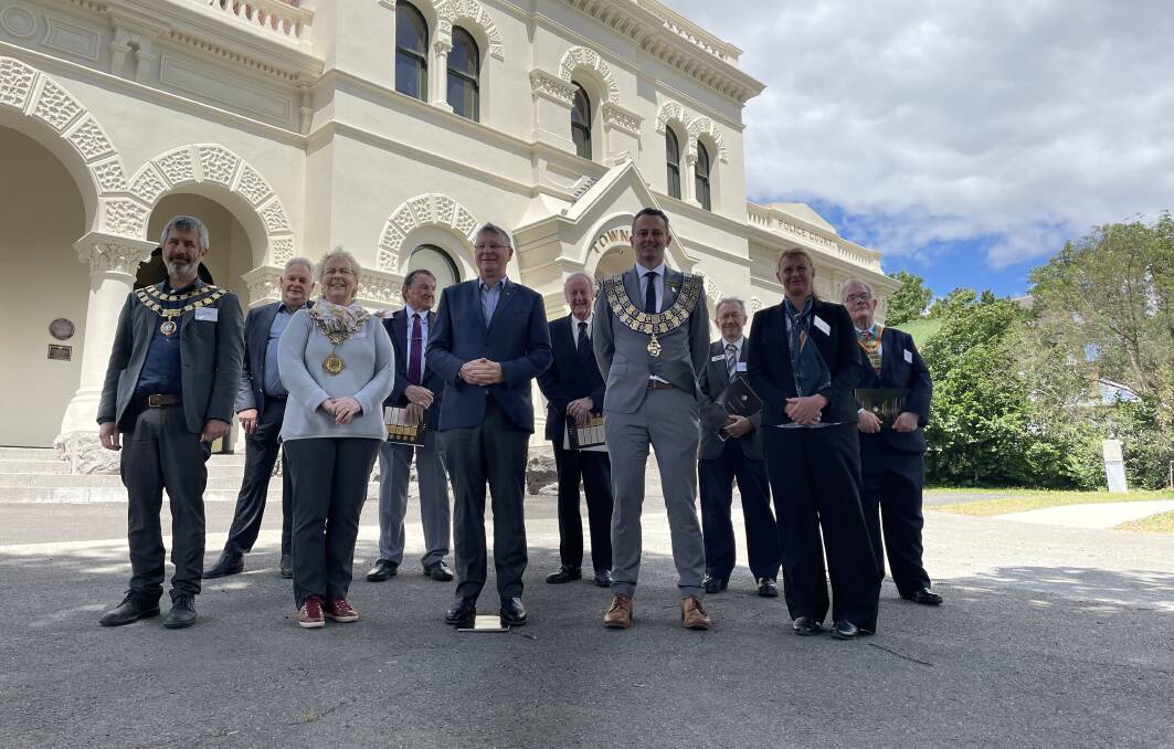 COUNCILS UNITED: Representative councillors from the Victorian Goldfields region stand with former premier Denis Napthine. Picture: CALEB CLUFF