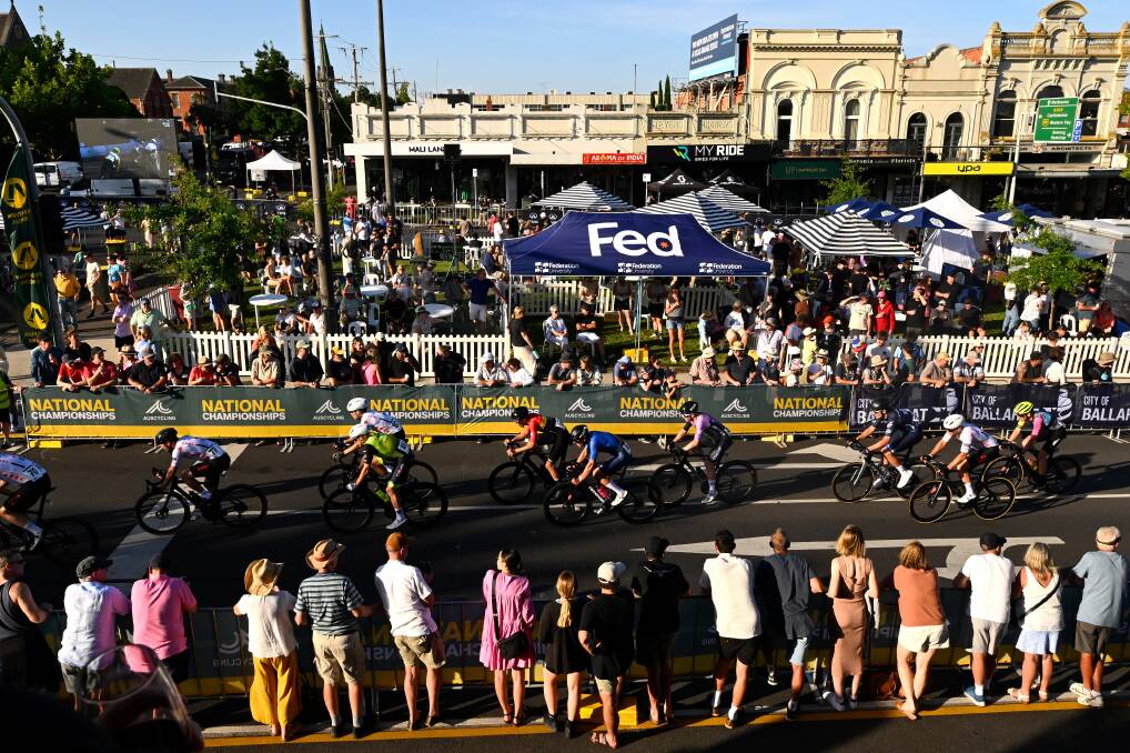 Crowds building in Sturt Street for evening criterium racing one last time on January 5, 2024. Picture by Adam Trafford