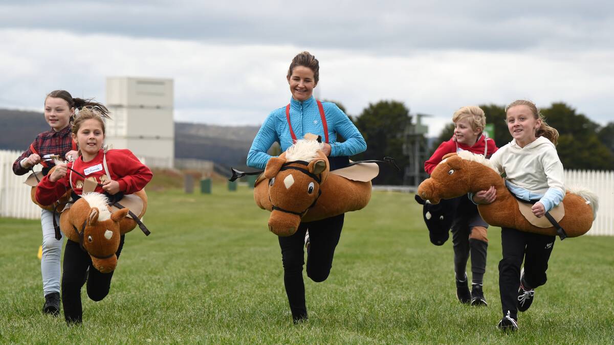 Michelle Payne helps Ballarat juniors learn to 'saddle up' near home straight