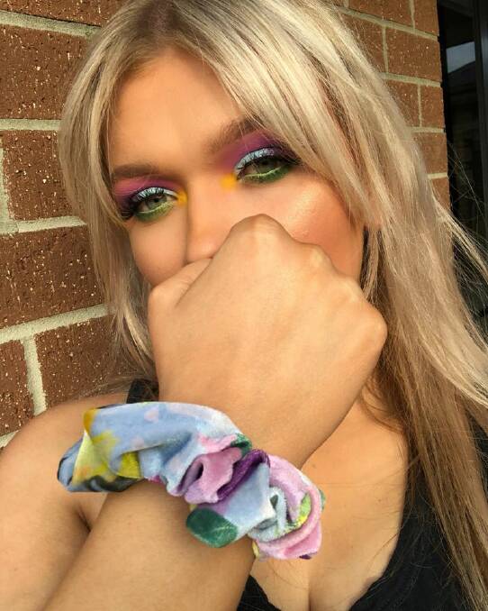 BRIGHT: Ellie Godson (Glow by Ellie) adds a pop of colour to her eyes inspired by her 4EK scrunchie to keep people talking about meningococcal. Picture: Glow by Ellie