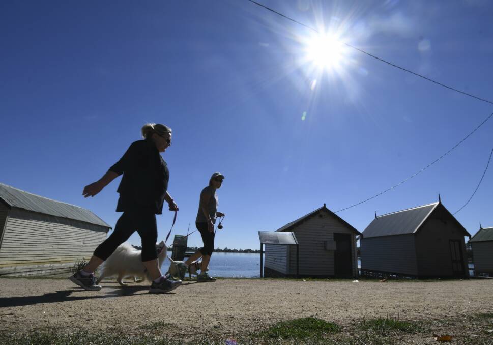 SPOTLIGHT: An end to daylight savings has re-prompted calls for lighting along the lake track to encourage a safer exercise environment. Picture: Lachlan Bence