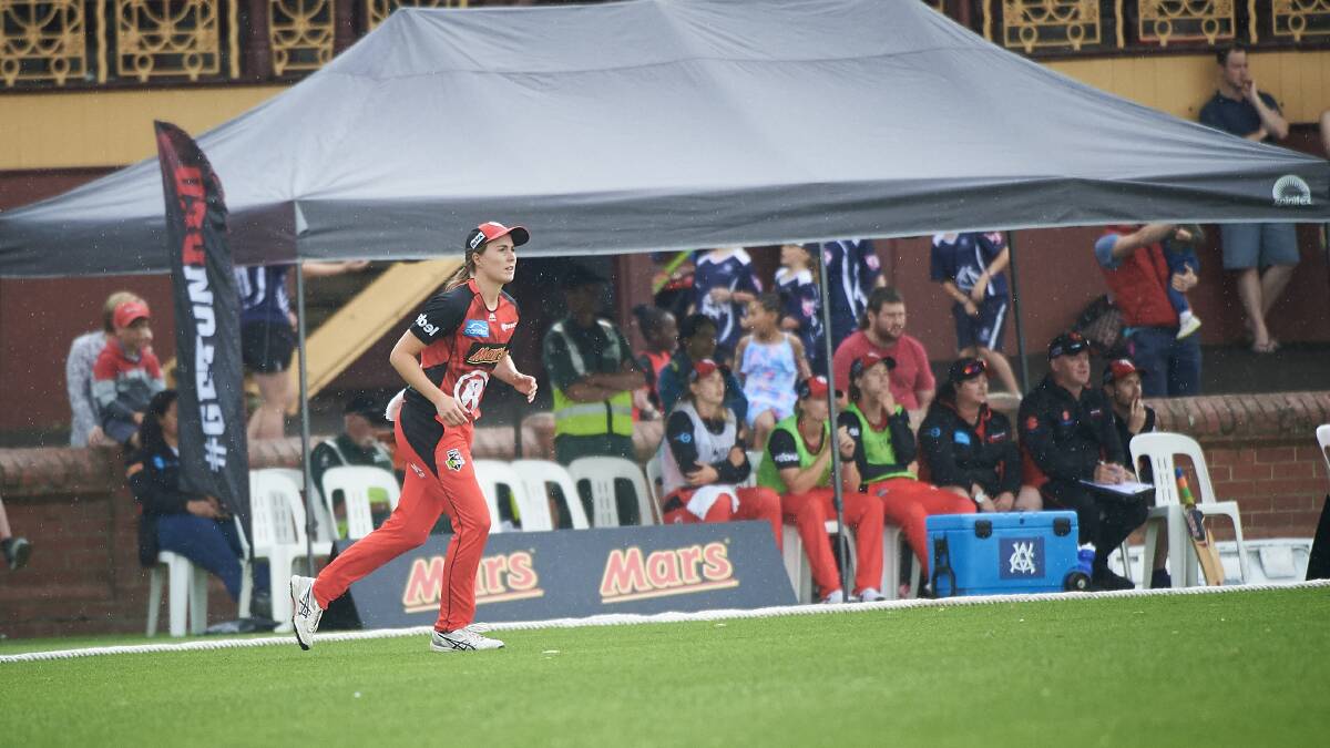 COVERS: Melbourne Renegades persist through showers in WBBL action against Adelaide Strikers at Eastern Oval in December. Picture: Luka Kauzlaric