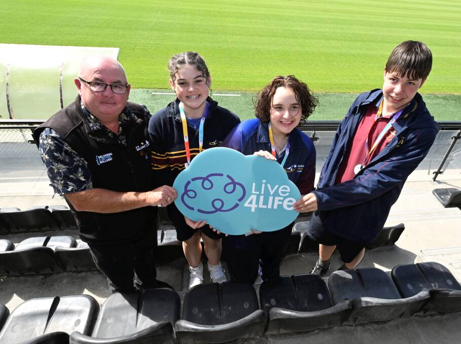 City of Ballarat mayor Des Hudson with Live for Life crew Alice, Molly, Sebastian. Picture by Lachlan Bence