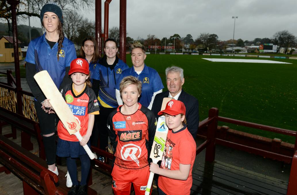 SUPPORT: Renegades captain Jess Duffin meets with Bolts players, junior Ballarat cricketers and councillor Jim Rinaldi to announce Renegades' return. Picture: Kate Healy