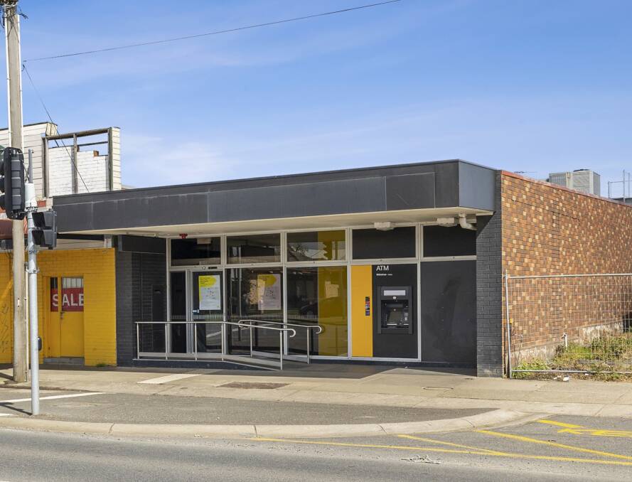 Prime position in retail precinct | Commercial property
