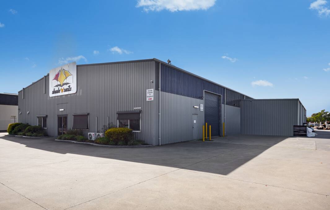 Warehouse with easy access | Commercial property