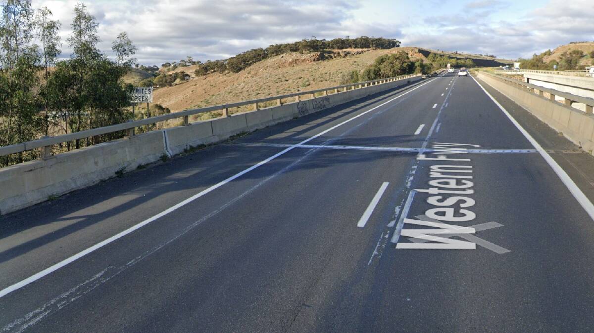 The Melbourne-bound Pyrites Creek bridge on the Western Freeway. Picture from Google Streetview