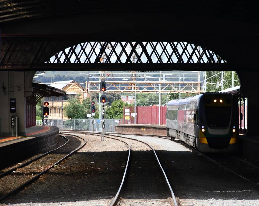 A train arrives at Ballarat station.