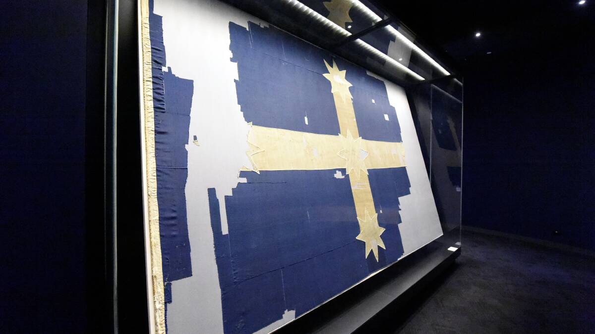 Eureka flag to stay in place, despite public calls for return to gallery