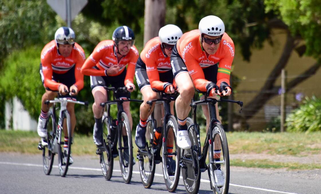 A team pushes on through Buninyong at the 2019 Road Nats. Picture: Brendan McCarthy.