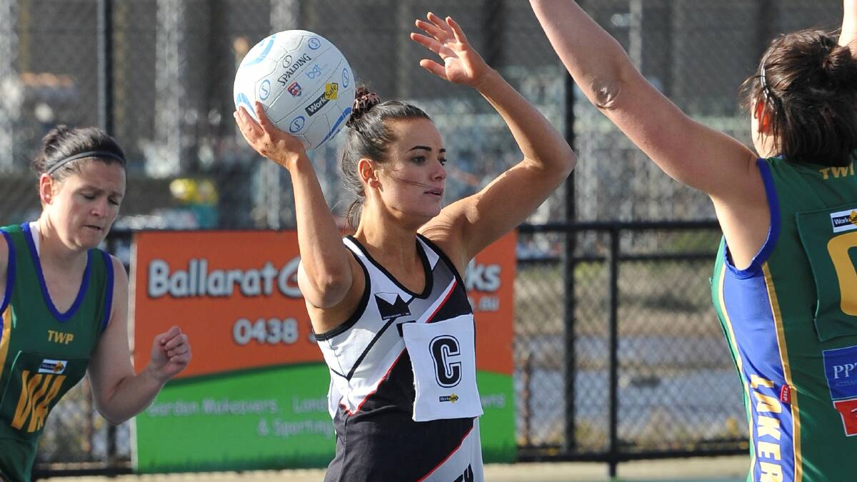 MID-COURT: Gina McCartin moved the ball for North Ballarat City in its win over Lake Wendouree. Picture: Lachlan Bence.