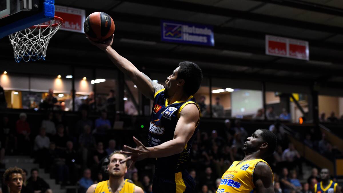 STEPPING UP: Josh Fox had some highlight plays over the weekend including a number of thunderous dunks. Picture: Adam Trafford.